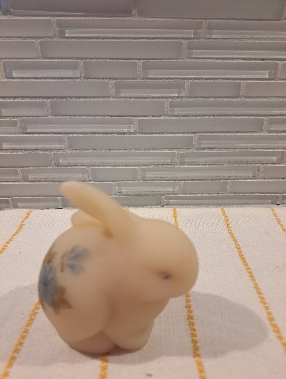 Vtg Fenton Custard Glass Bunny Hand Painted Rabbit L. Clevenger - Picture 7 of 9